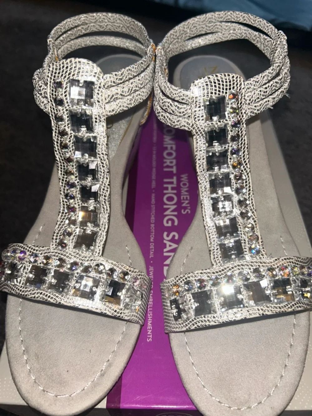 New York Transit Embellished Silver T-Strap Women’s Sandals Size 71/2 runs small - Picture 4 of 12